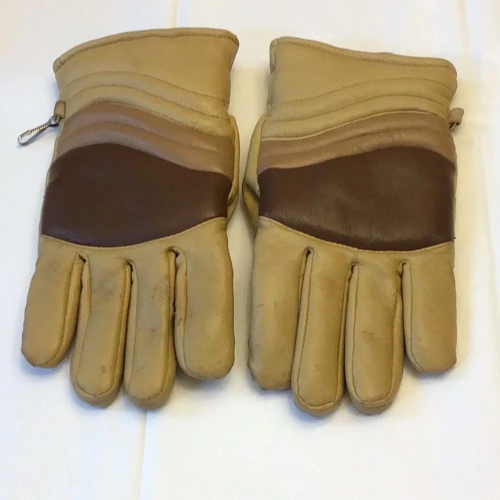 ☘️2/$10☘️Vintage Ski Gloves , think 1970’s , youth L 14-18 yrs. Vinyl foam